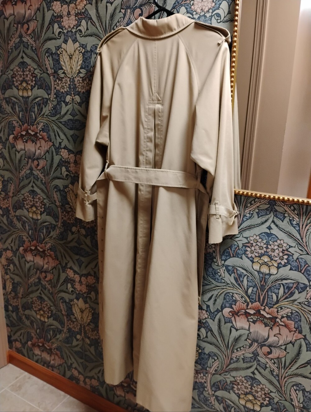 Vintage Burberry Classic Beige Trench Coat Single Breasted with Belt - Picture 3 of 14